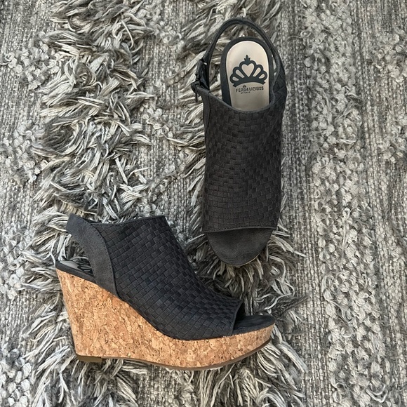 Excellent condition Fergicious “Rasta” wedge. Size 6.5 - Picture 2 of 6